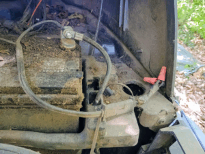 picture of electric hookup to tractor battery #1
